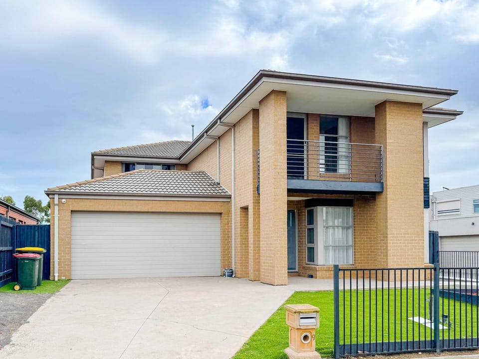 Property building, Day
