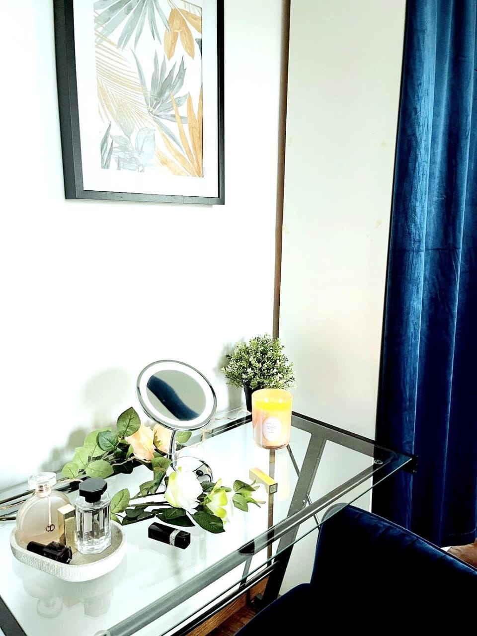 Photo of the whole room, Bedroom