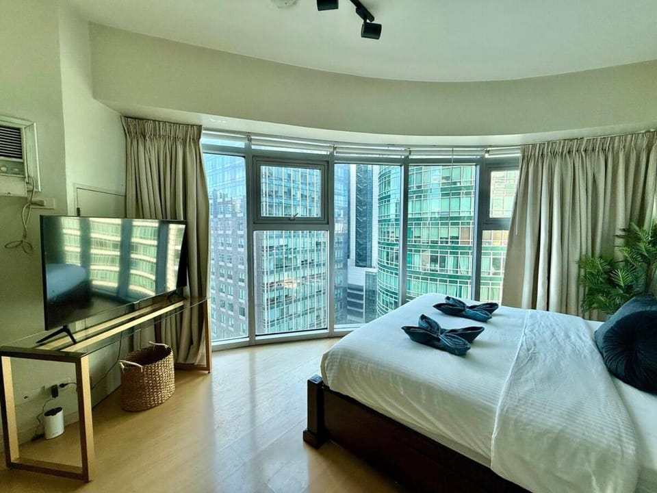Palms Paradise with the best view of BGC plus Netflix Apartment in Makati