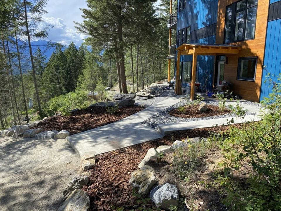 Bluebird Nest House in Golden