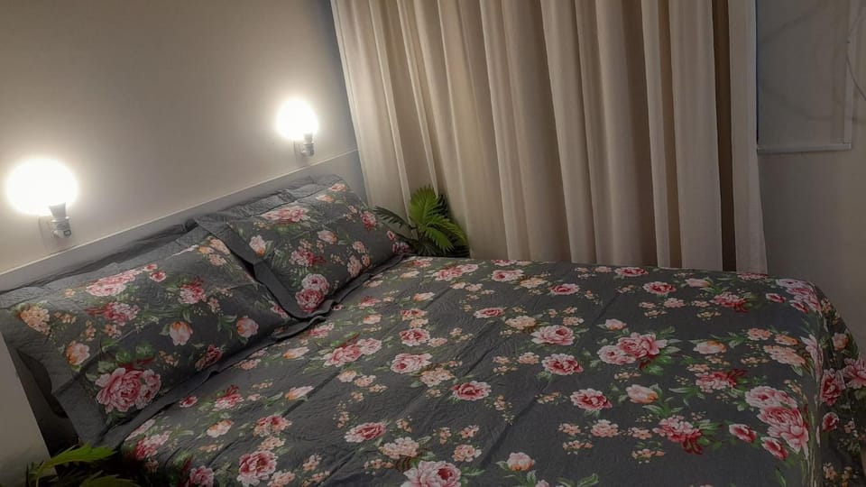 Bed, TV and multimedia, Bedroom, internet