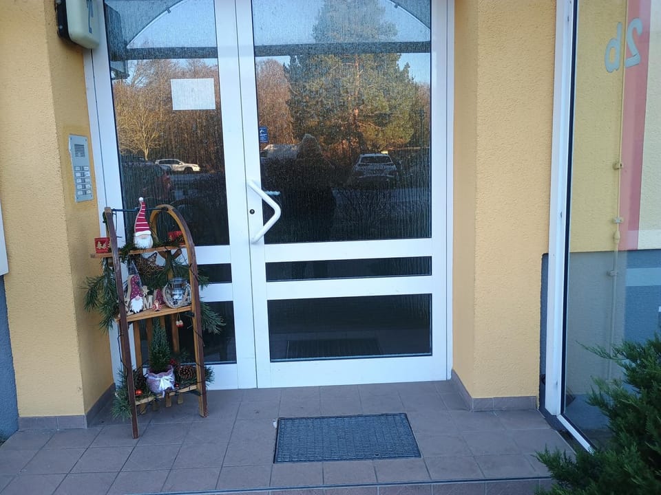 Facade/entrance