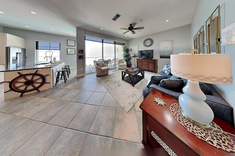 TV and multimedia, Kitchen or kitchenette, Living room, Seating area, furniture