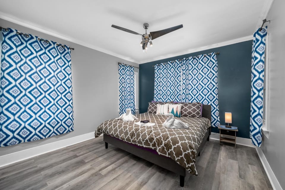 Quirky & Chic 3BR in Montrose - Perfect for Families & Groups Apartment in Houston