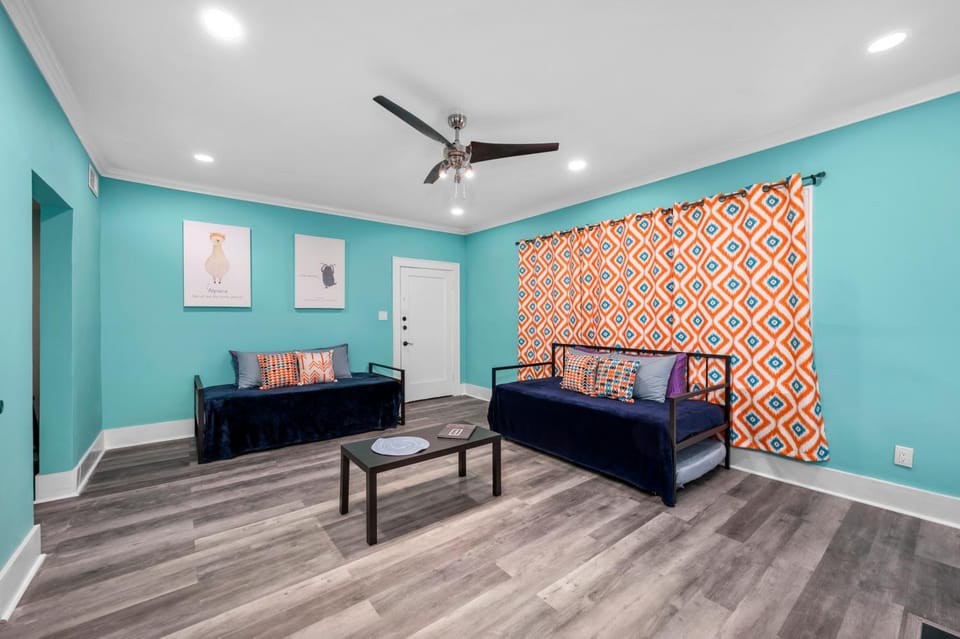 Quirky & Chic 3BR in Montrose - Perfect for Families & Groups Apartment in Houston