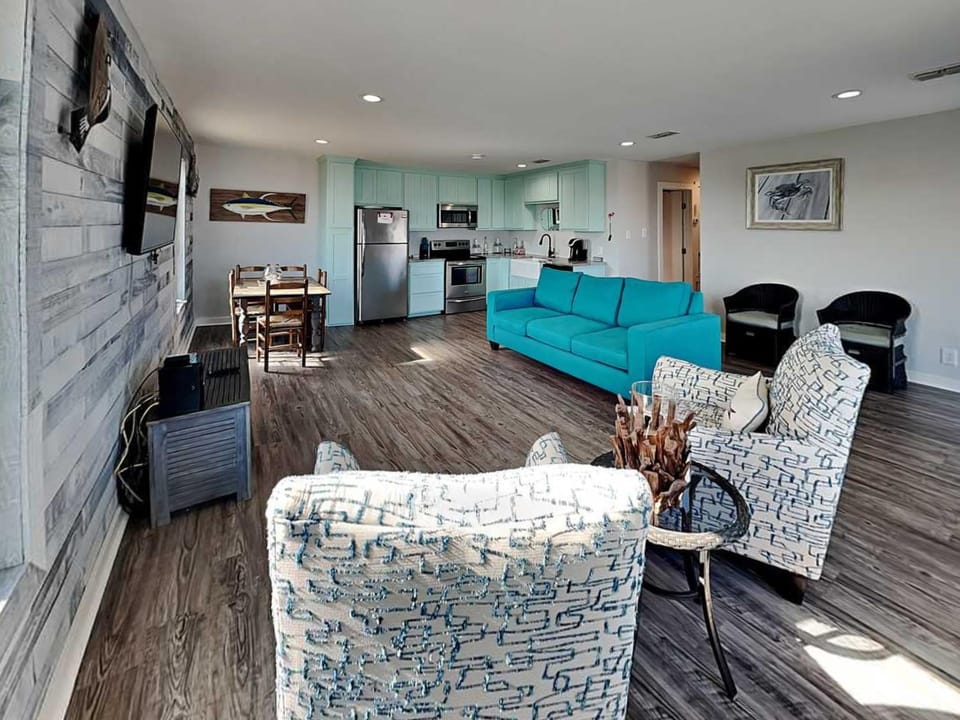 TV and multimedia, Living room, Seating area, Dining area, furniture, kitchen, air conditioner
