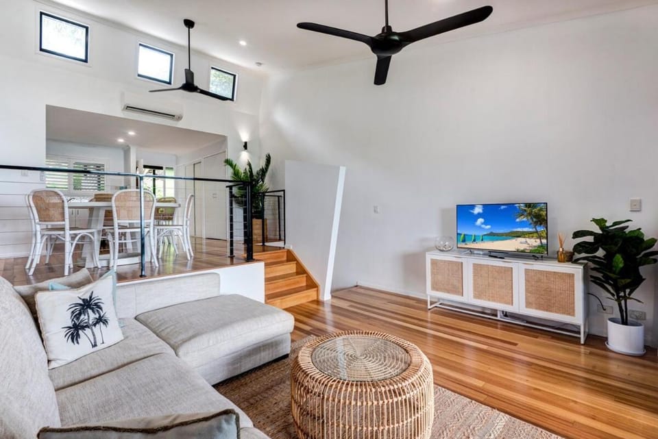 Panorama 10 - buggy included - by Whitsunday Holidays Apartment in Whitsundays