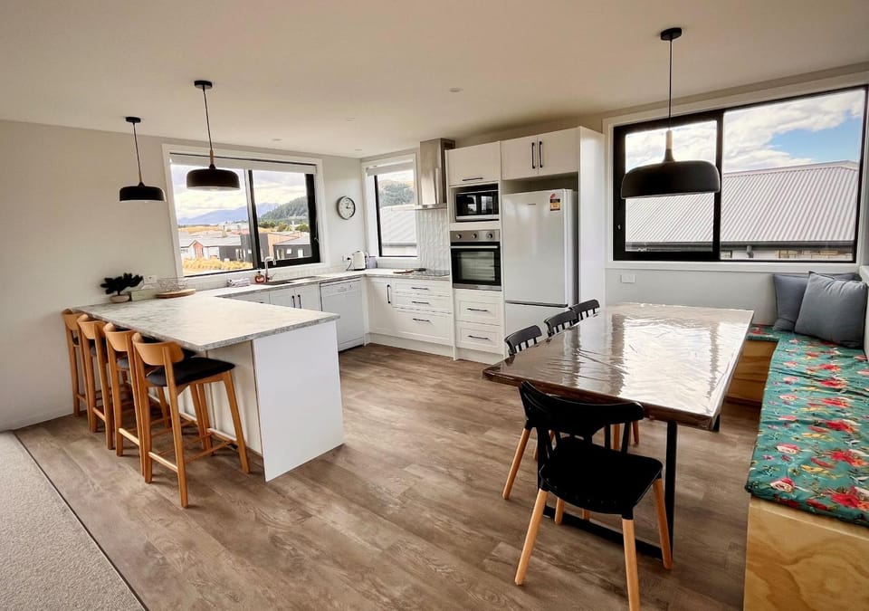 Kitchen or kitchenette, Dining area, dishwasher, microwave, oven, stove