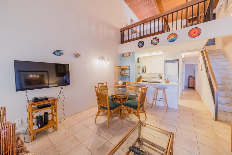 TV and multimedia, Kitchen or kitchenette, Living room, Seating area, Bedroom