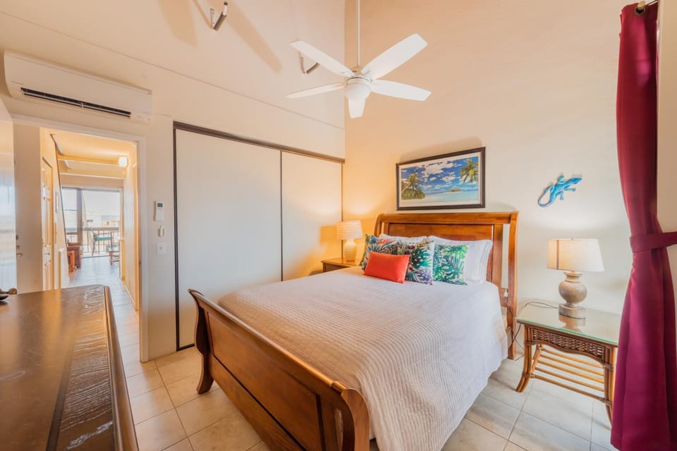 Bed, Bedroom, furniture, wardrobe, air conditioner