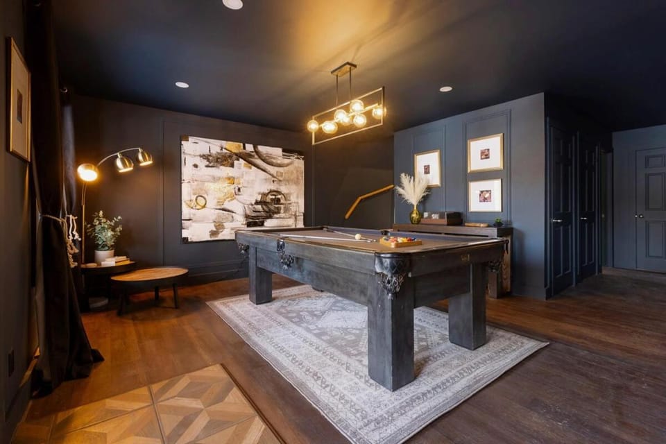 Billiard, Game Room