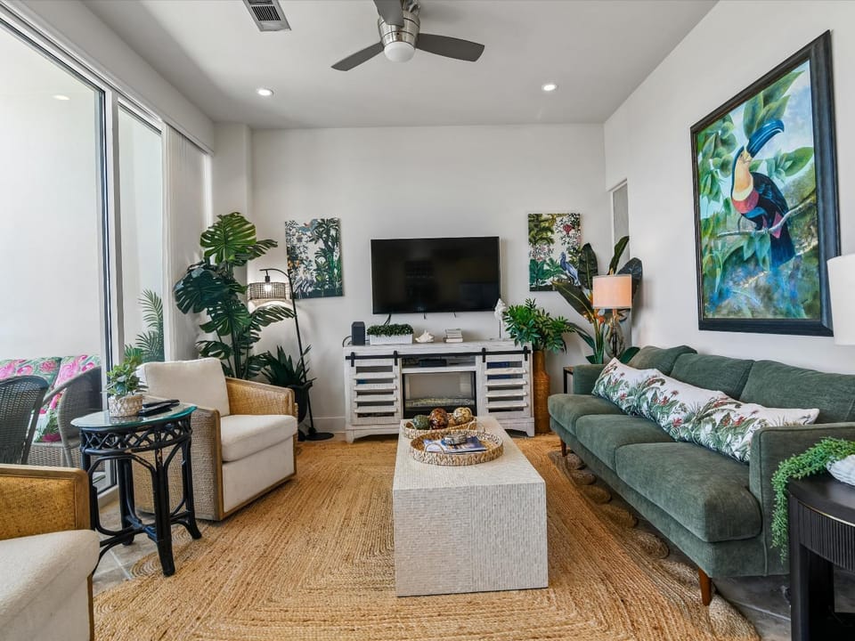 TV and multimedia, Living room, Seating area, fireplace, furniture