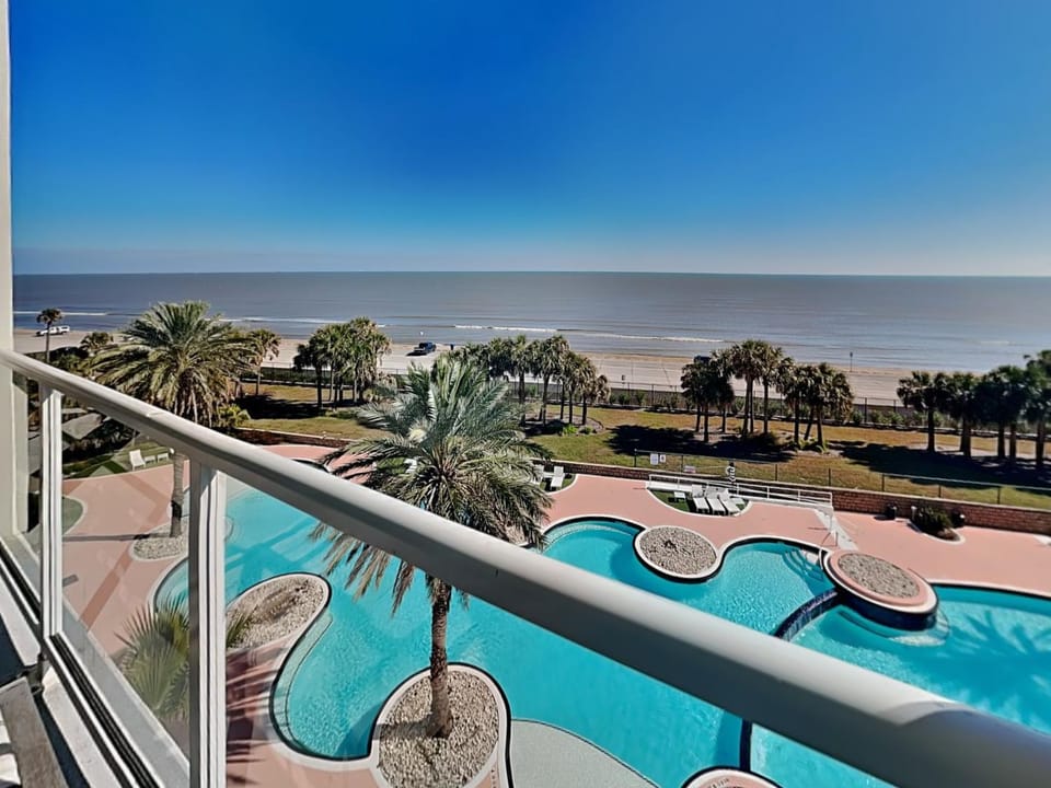 Balcony/Terrace, Beach, Pool view, Sea view, Swimming pool
