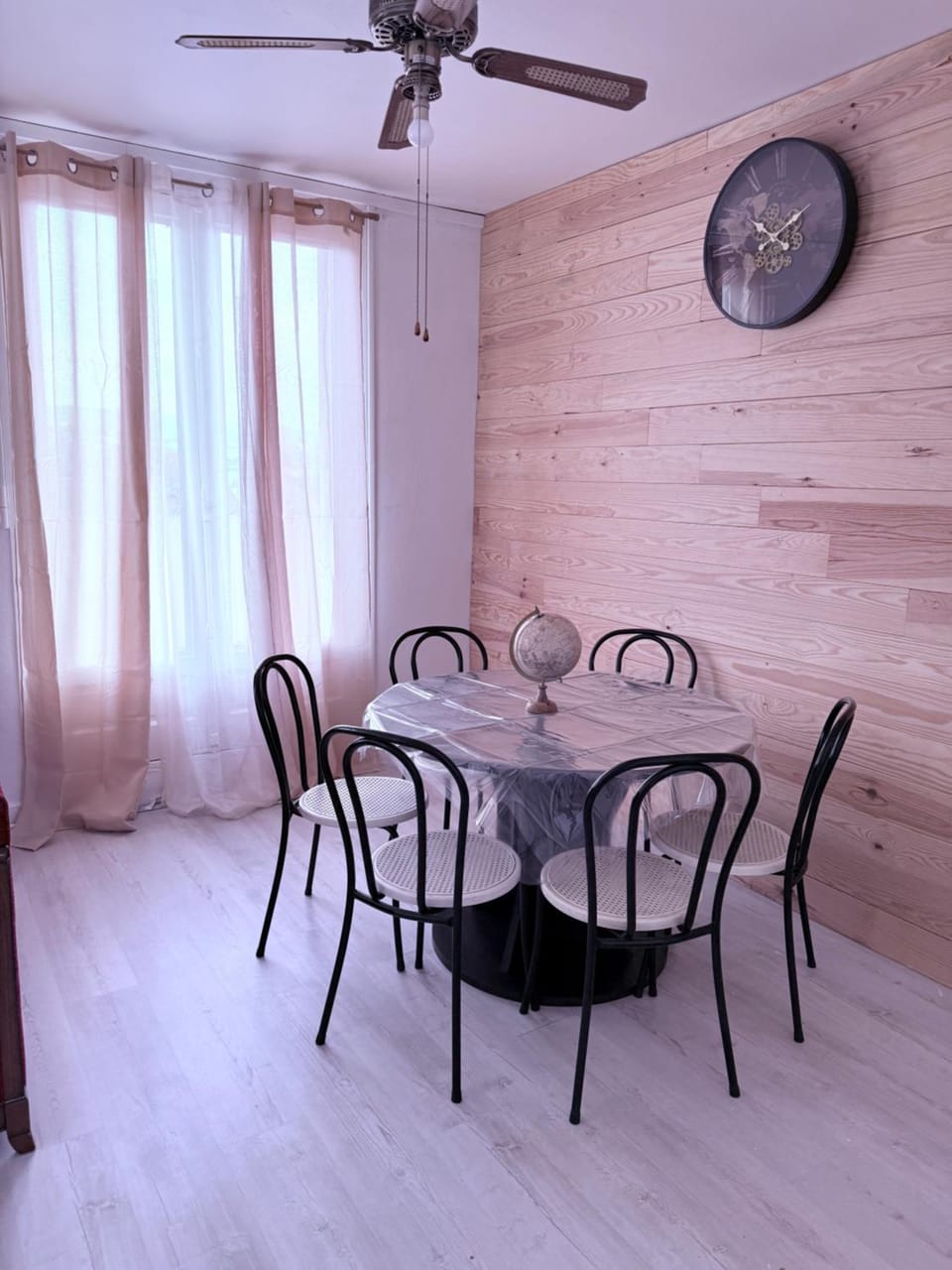 Appartement spacieux au centre-ville Apartment in Montluçon