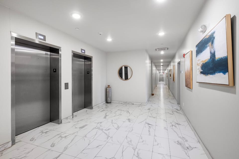 Lobby or reception, elevator