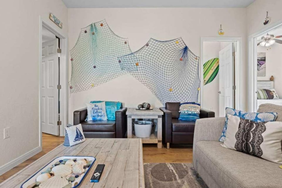 Living room, Seating area, furniture