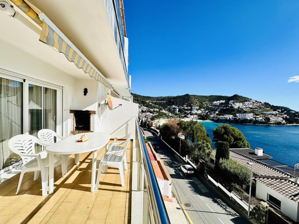 Apartamento Terraza para 2 en Roses - ES-258-145 Apartment in Roses