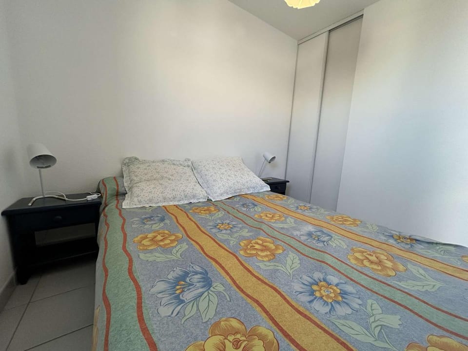 Appt 2 Pièces avec Climatisation et Parking, Vue sur Lac - Port Camargue - FR-1-250-299 Apartment in Le Grau-du-Roi