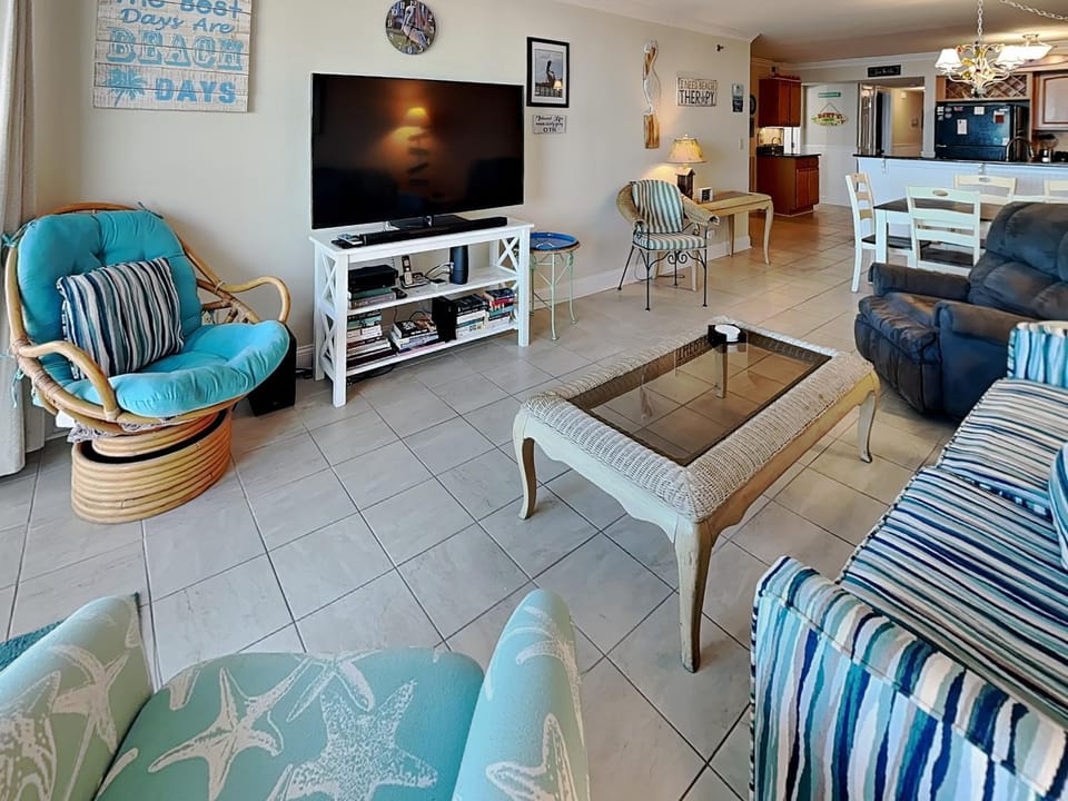 Pelican Watch #303 - Endless Views Retreat Apartment in Carolina Beach