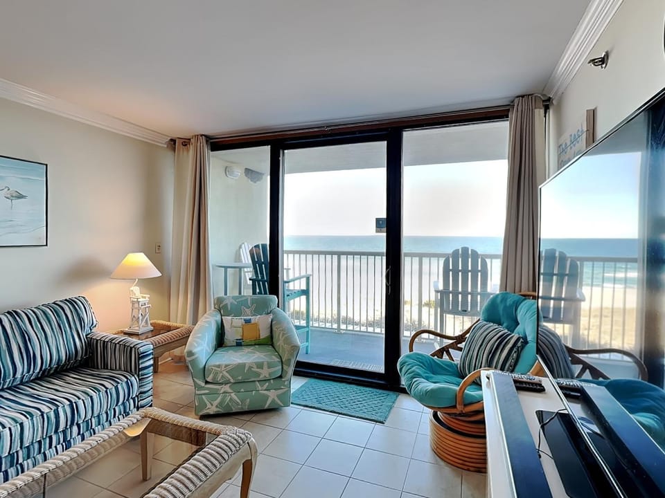 Pelican Watch #303 - Endless Views Retreat Apartment in Carolina Beach
