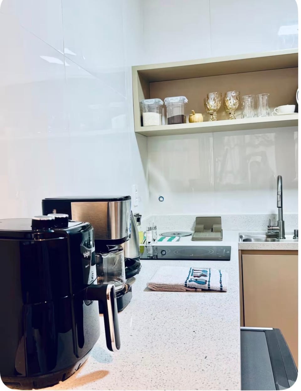 Apartamento Completo no Rio de Janeiro - Em Frente ao Metrô - Excelente Localização Apartment in Rio de Janeiro