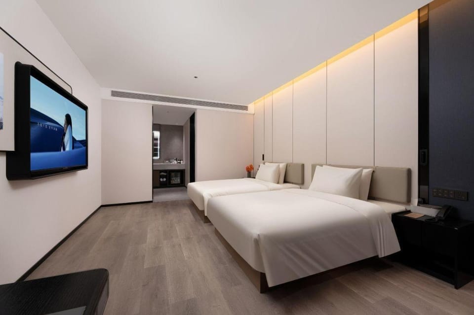 Atour Hotel Xi'an North Railway Station Hongqichang Subway Station Hotel in Xian