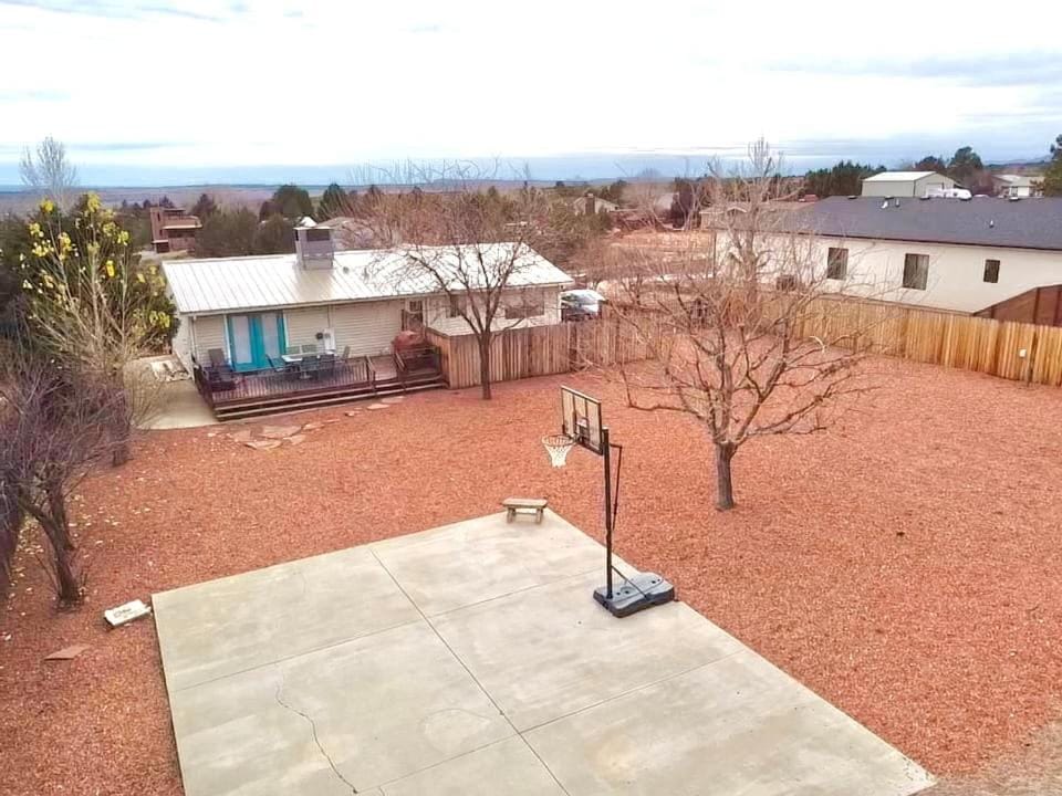 Sandstone Gazing big backyard Sleeps 10 House in Kanab