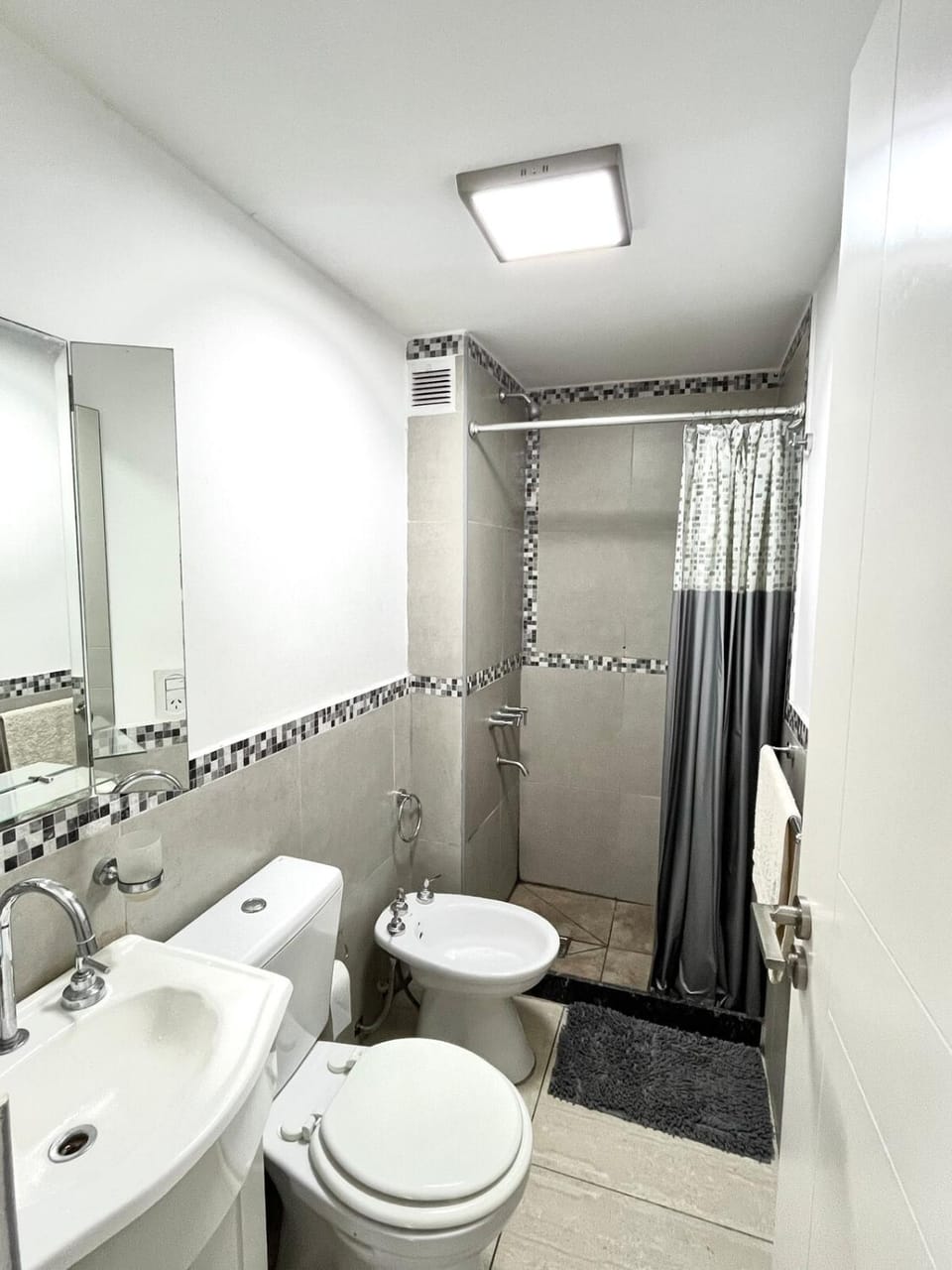 Shower, Toilet, Bathroom, bidet, towels