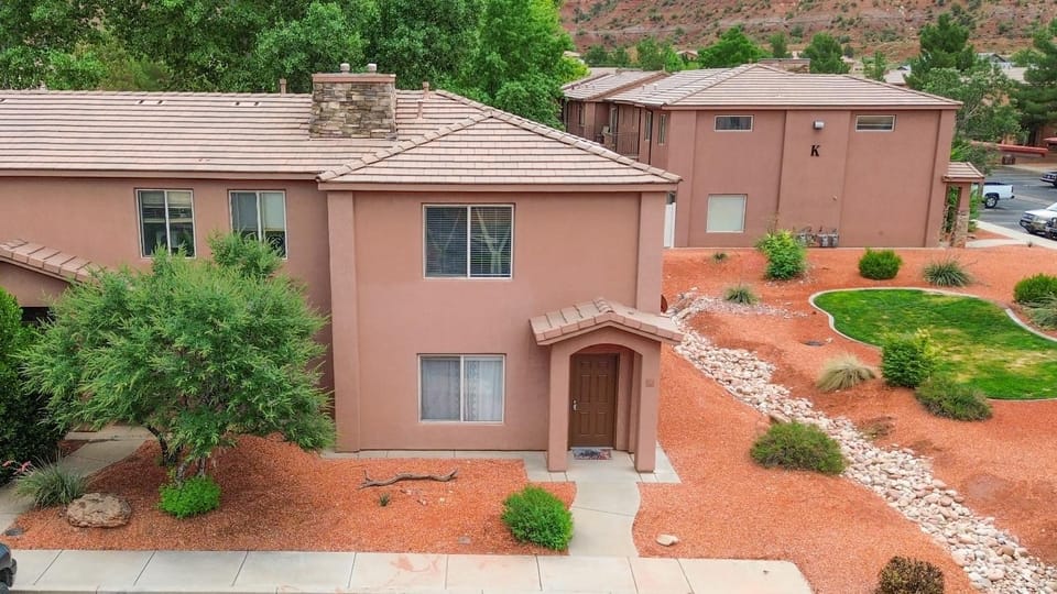 Spacious Townhome by Utah National Parks Sleeps 8 Apartment in Kanab
