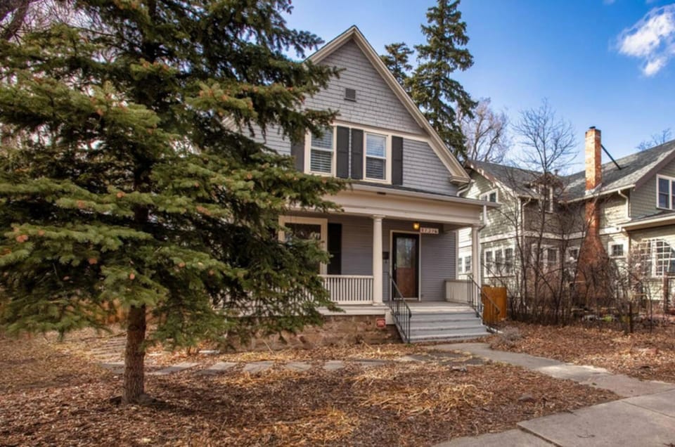 3br Victorian Central Midterm Stay Spacious House in Colorado Springs