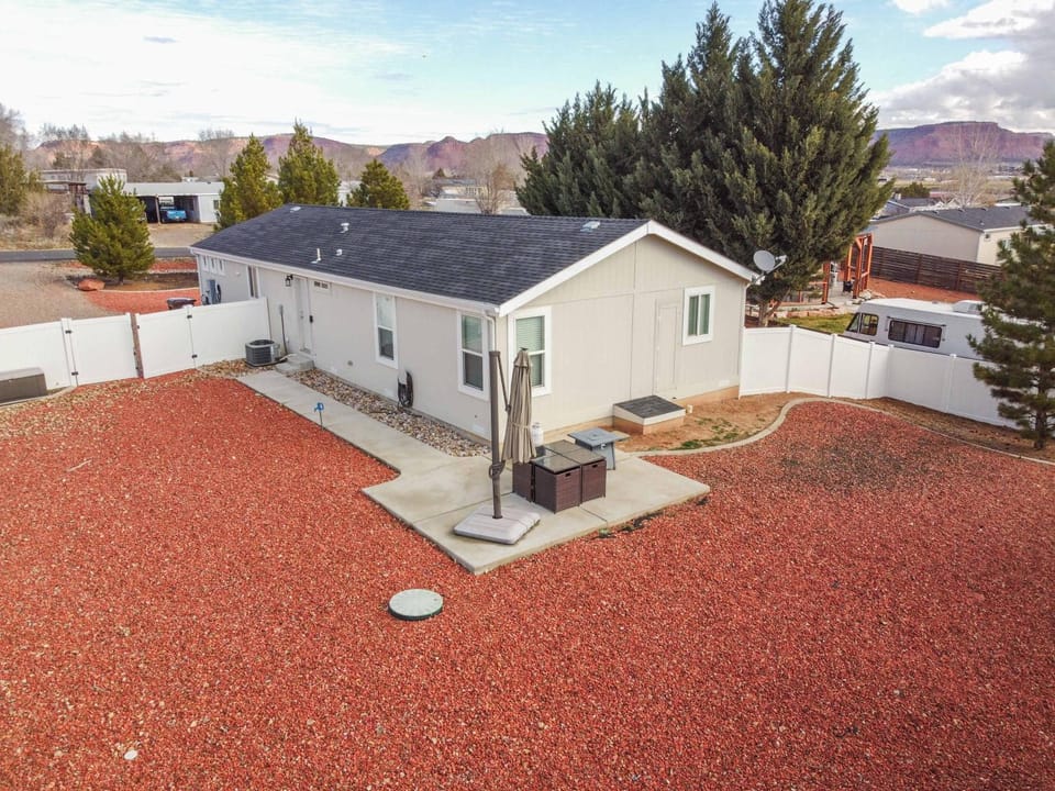 Cute Kanab Cottage Pet-Friendly & Modern House in Kanab