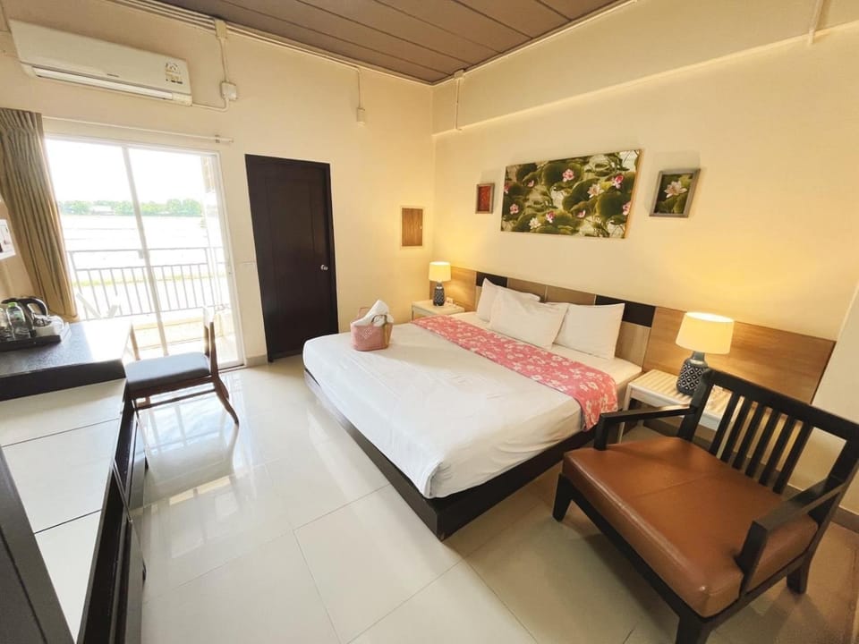Bed, Photo of the whole room, Bedroom, air conditioner