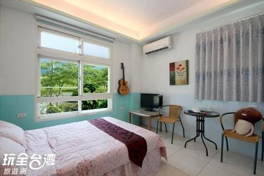 Day, Photo of the whole room