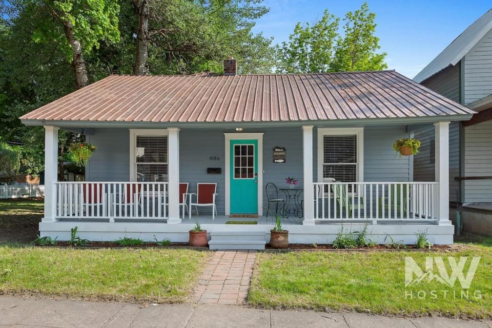 Lakeside Bungalow House in Coeur dAlene