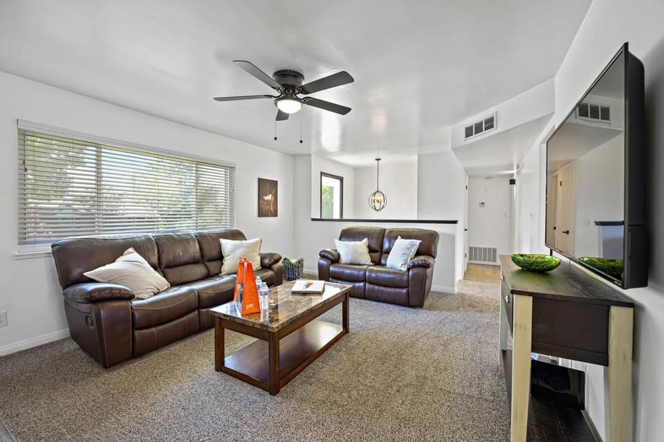 National Park Nest- Game Room Sleeps 10 Pets OK House in Kanab