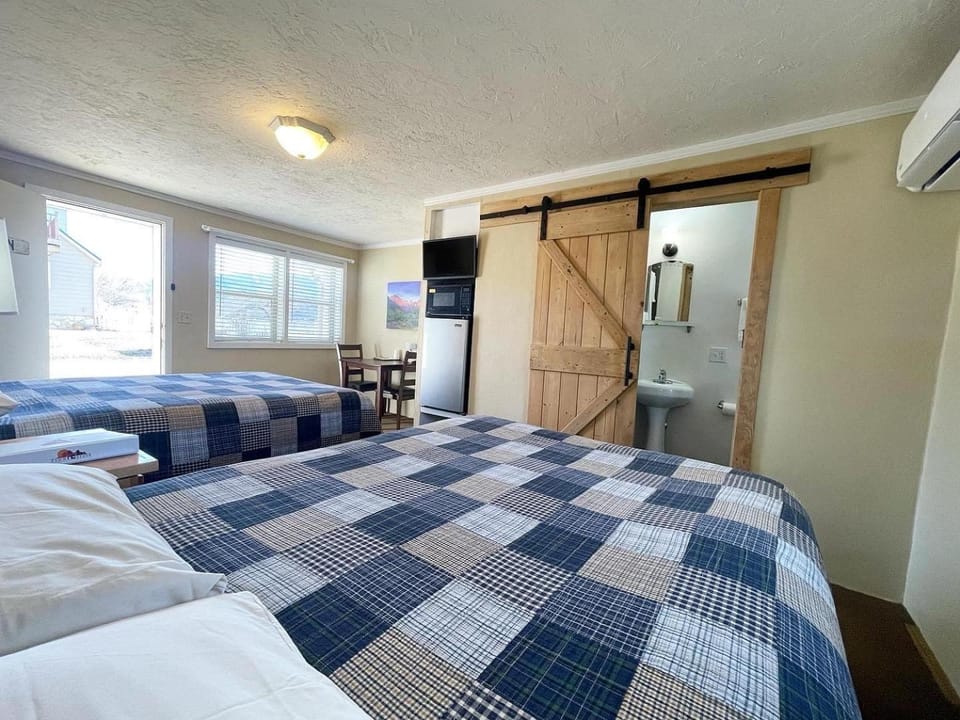 Mt Carmel Motel Room close to Zion National Park Inn in Mount Carmel