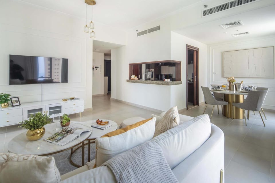 Frank Porter - Beauport Tower Apartment in Dubai