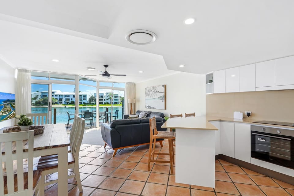 Kitchen or kitchenette, Living room, Dining area