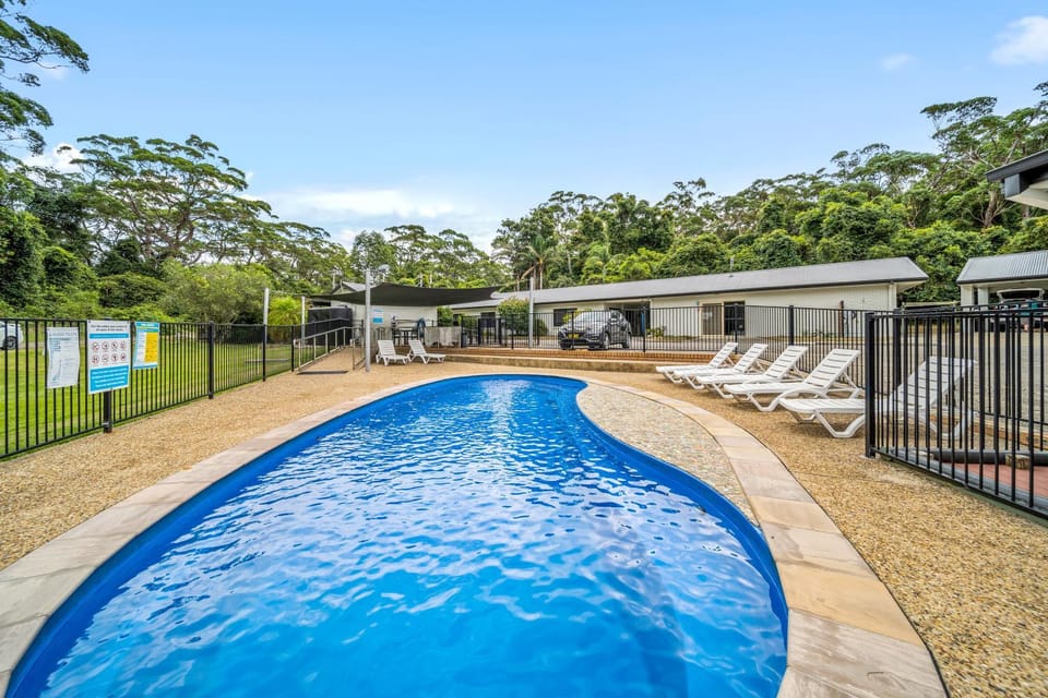 Pool view, Swimming pool, sunbed
