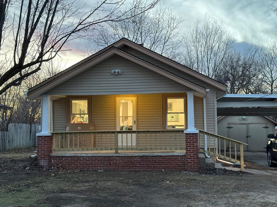 Adorable New West 3 BR 2 BA SMRT TV Coffee House in Wichita