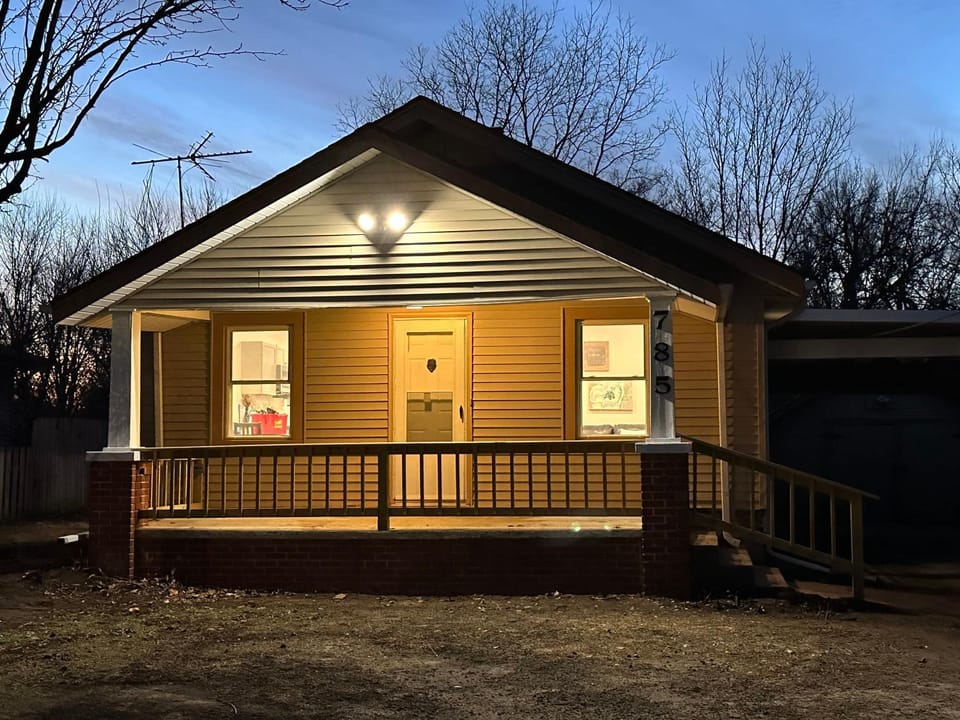 Adorable New West 3 BR 2 BA SMRT TV Coffee House in Wichita