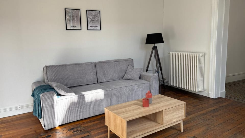 Living room, internet