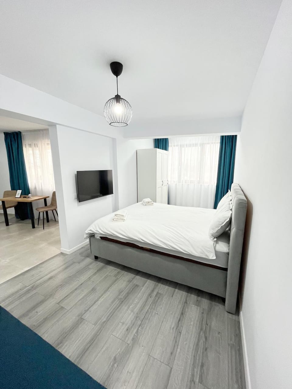 Bed, TV and multimedia, Photo of the whole room, Evening entertainment, Bedroom