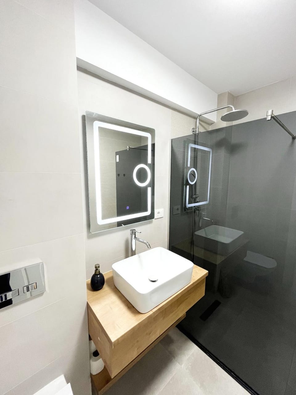 Bathroom, towels