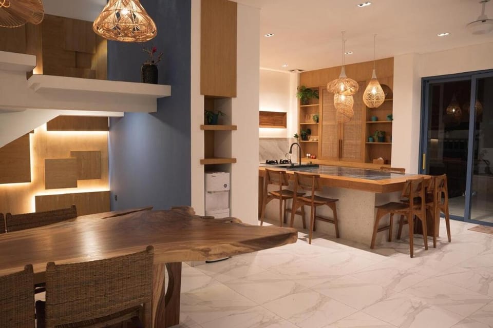 Kitchen or kitchenette, Seating area, Dining area, minibar, stove