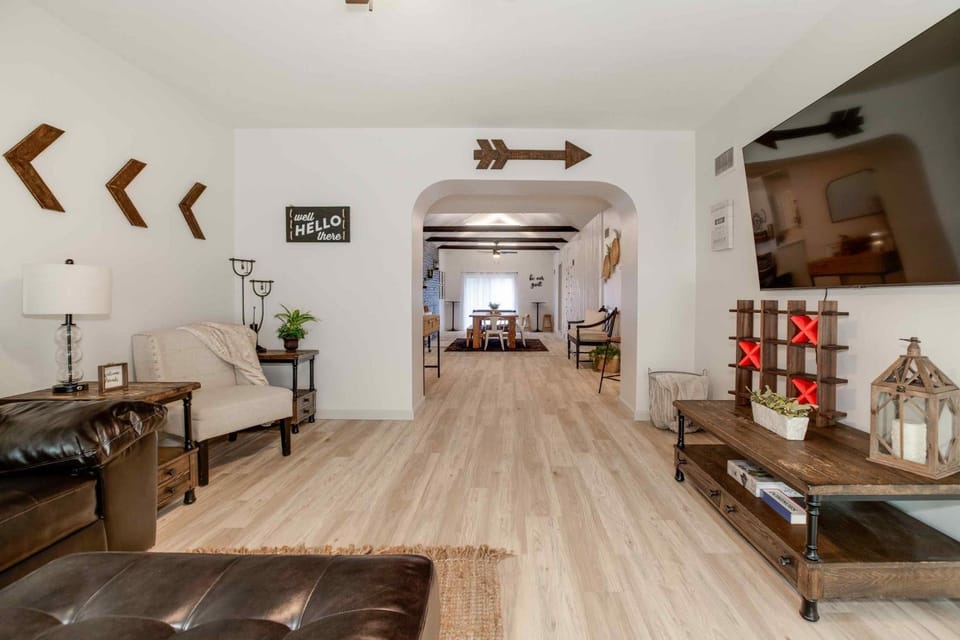 Nice East Side 3BR 2BA WIFI SMART TV House in Wichita