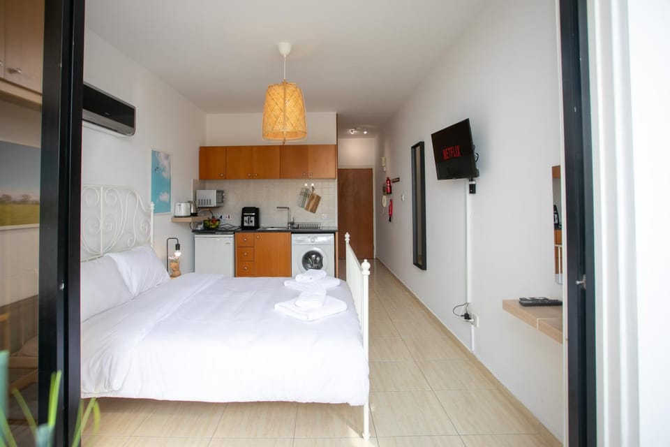 Palmove Makenzy Ria Studio Apartment in Larnaca