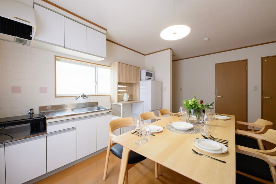 Kitchen or kitchenette, Living room, Seating area, Dining area