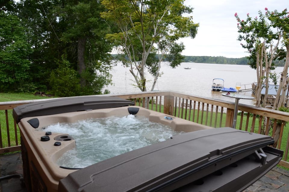 Hot Tub, Hot Tub