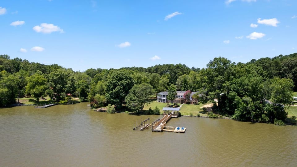 Nearby landmark, Natural landscape, Lake view, River view